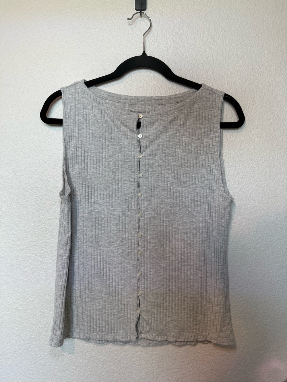 Abercrombie & Fitch Light Gray Ribbed Button-Front Sleeveless Top
